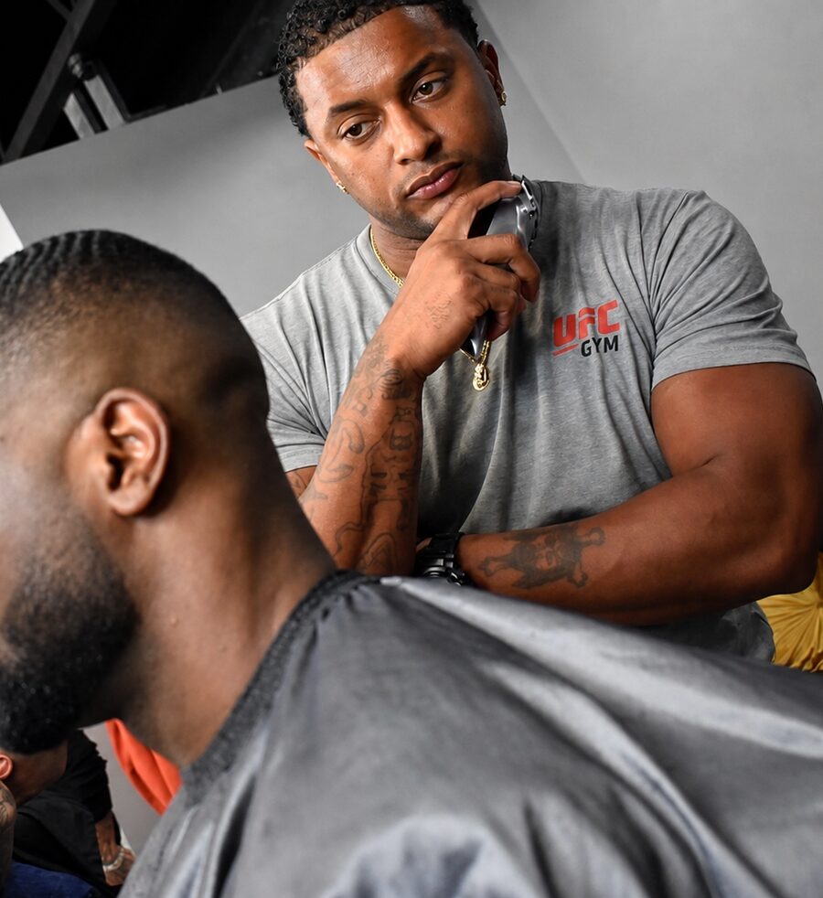 Master barber Michael Fields of The Best Cuts cutting a client's fade with clippers on Hollywood Blvd, Los Angeles